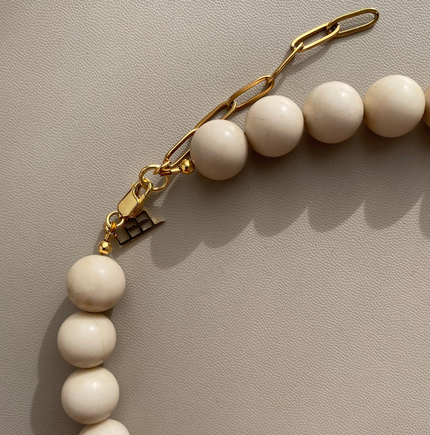 FOSSIL NECKLACE für Leichtigkeit & Balance