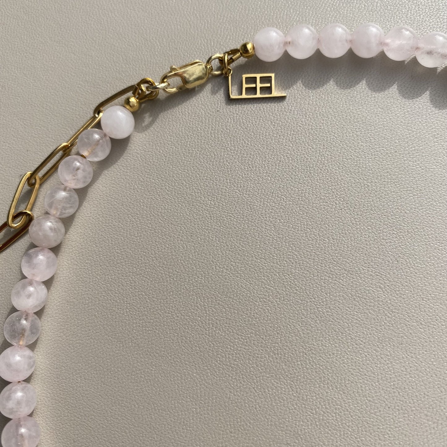 MINI ROSI NECKLACE Sanft. Herzöffnend. Vertrauensvoll.
