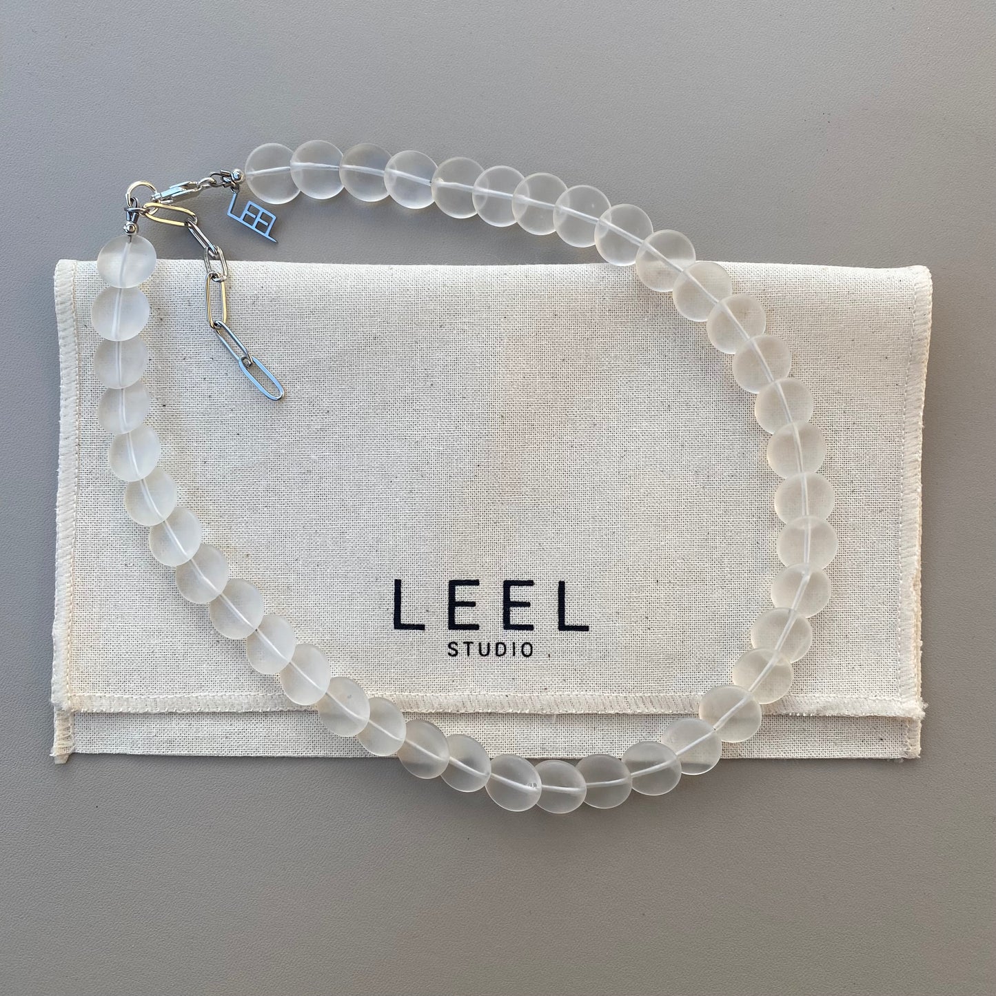 MILKY CRISTAL DISC NECKLACE für  Klarheit & sanfte Ruhe