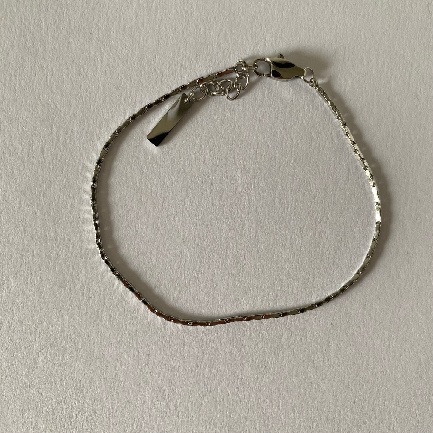 ESSENTIAL ARMBAND