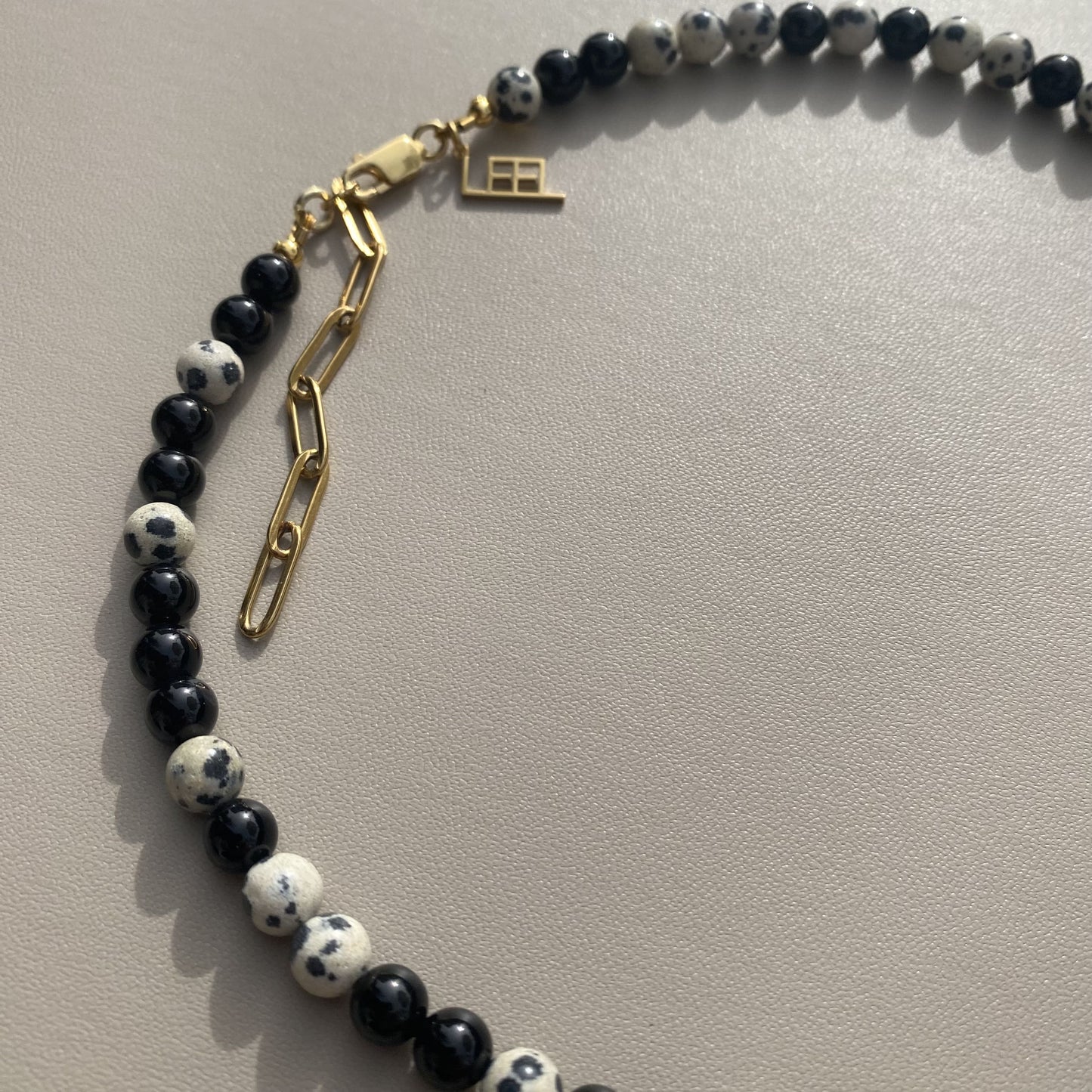 MINI ONYX & DALMATINER JASPIS NECKLACE für Stärke, Balance & Vertrauen