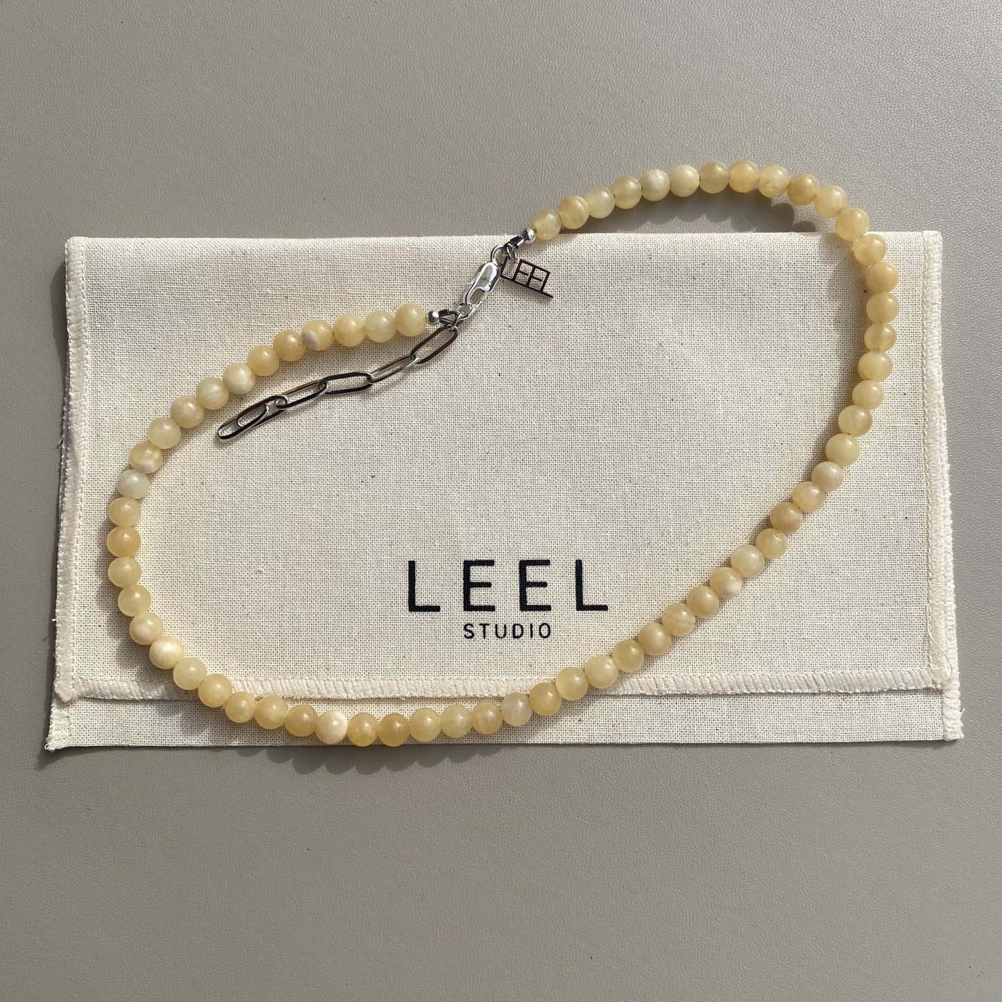 MINI CALI BUTTER NECKLACE für neue Energie & sonnige Momente