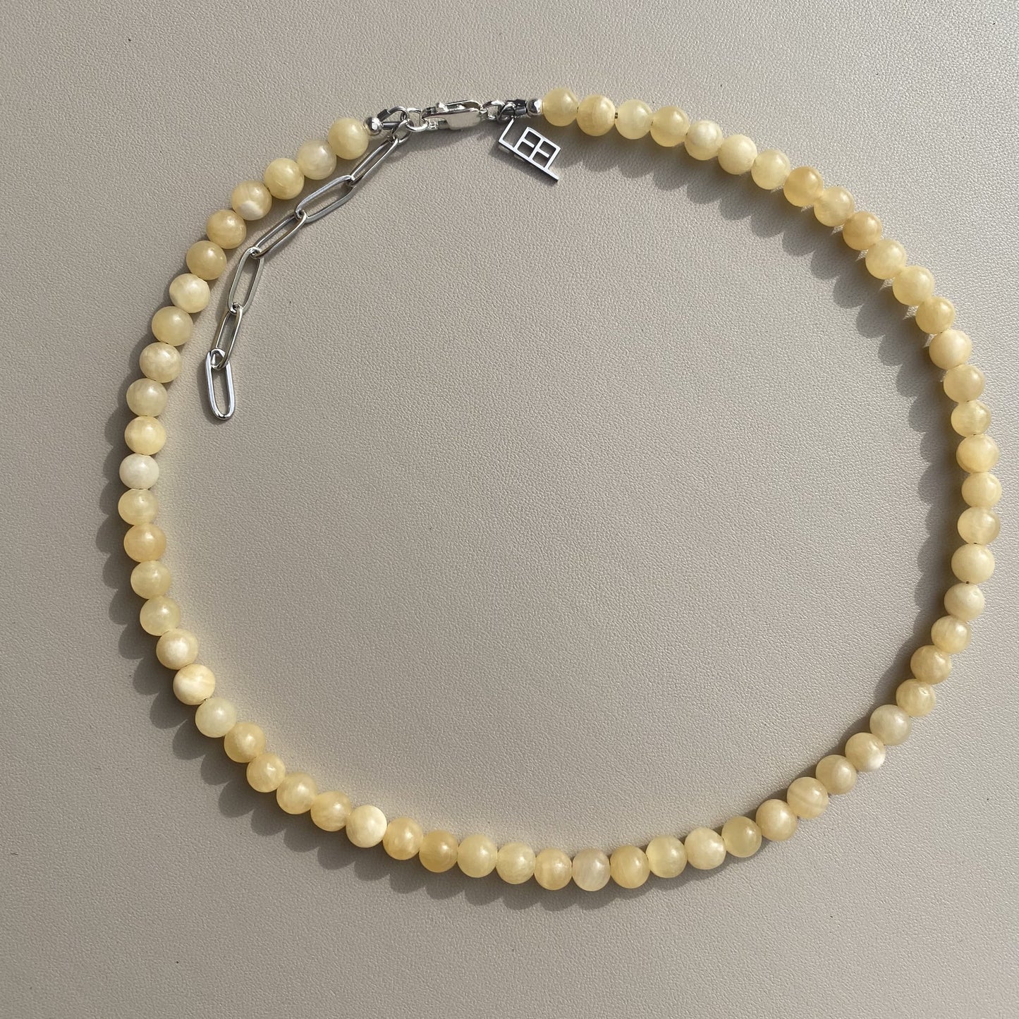 MINI CALI BUTTER NECKLACE für neue Energie & sonnige Momente